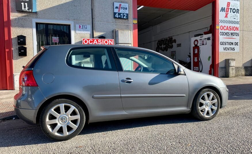 VOLKSWAGEN Golf 2.0 TDI SPORTLINE