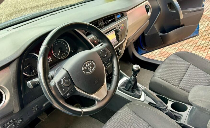 TOYOTA AURIS 2.0