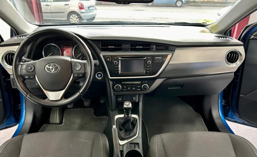 TOYOTA AURIS 2.0