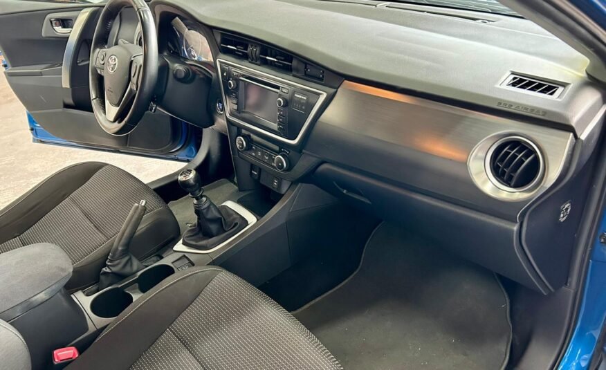 TOYOTA AURIS 2.0