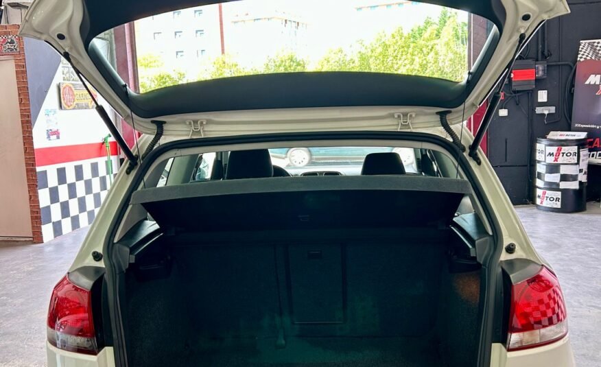 VOLKSWAGEN GOLF VI 1.6 TDI SPORT