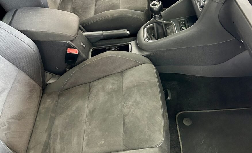 VOLKSWAGEN GOLF VI 1.6 TDI SPORT