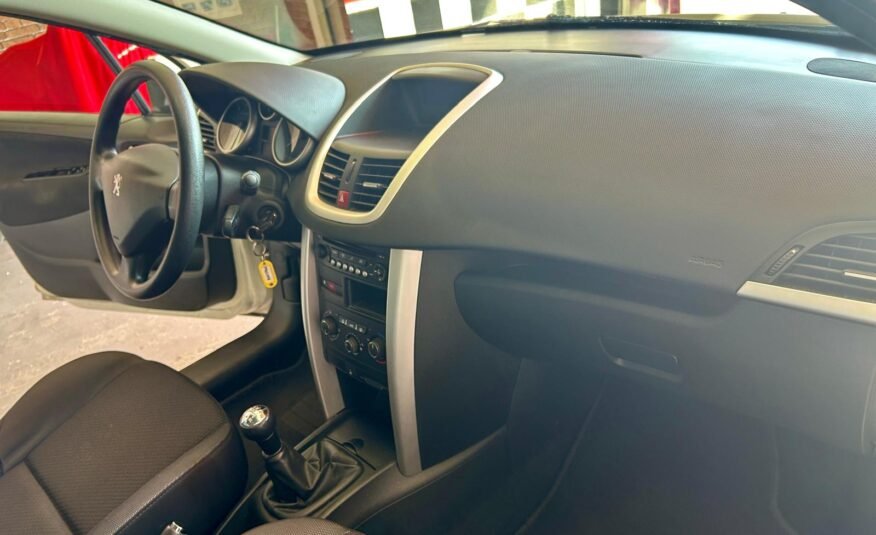 PEUGEOT 207 X-LINE 1.4 HDI