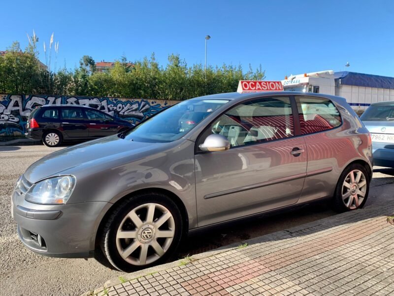 VOLKSWAGEN Golf 2.0 TDI SPORTLINE