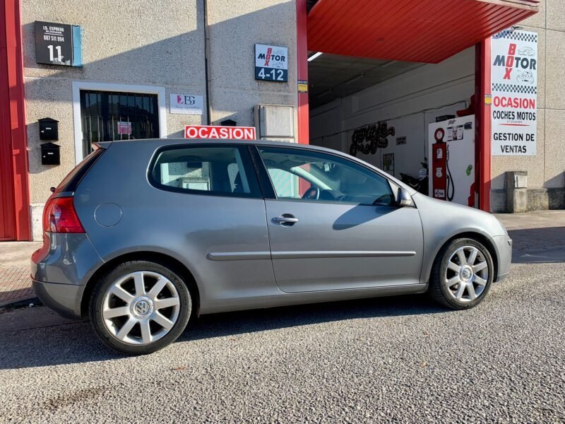 VOLKSWAGEN Golf 2.0 TDI SPORTLINE