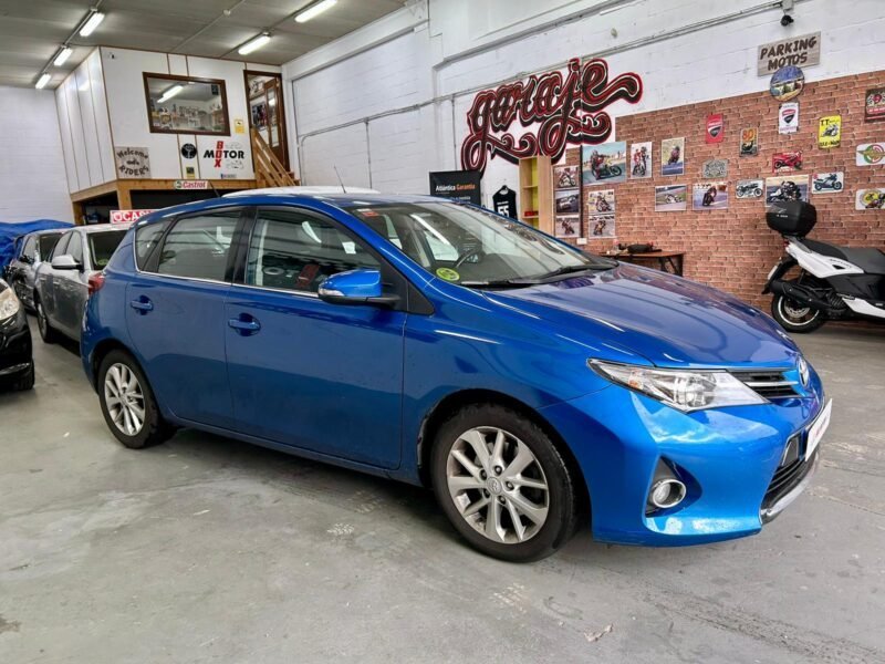 TOYOTA AURIS 2.0