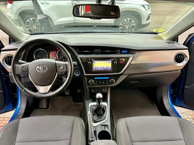TOYOTA AURIS 2.0