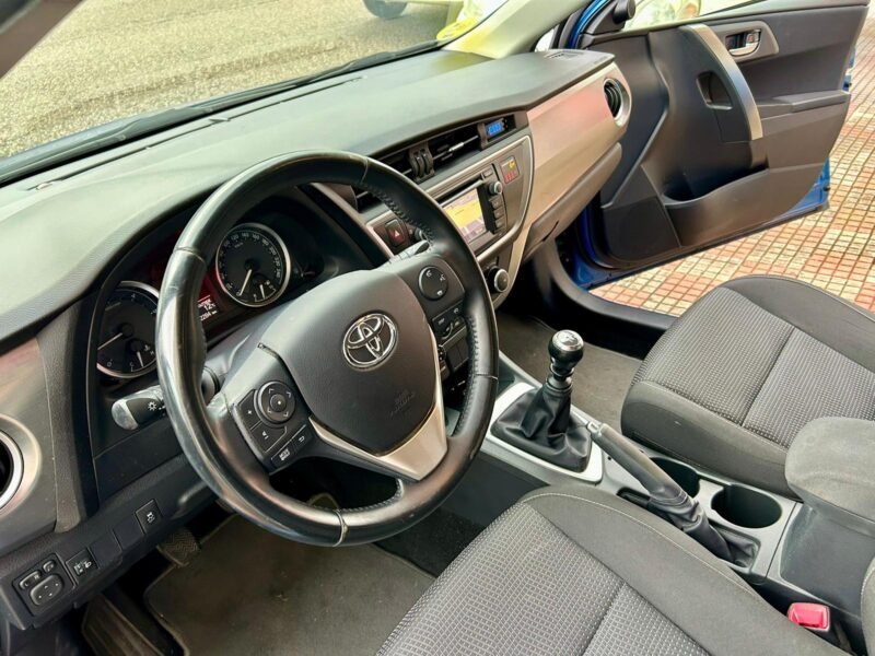 TOYOTA AURIS 2.0
