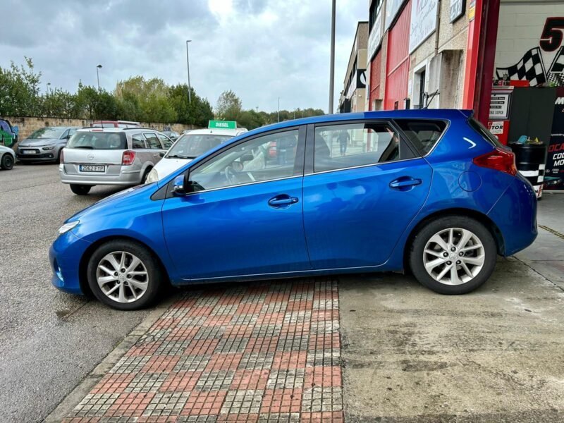 TOYOTA AURIS 2.0