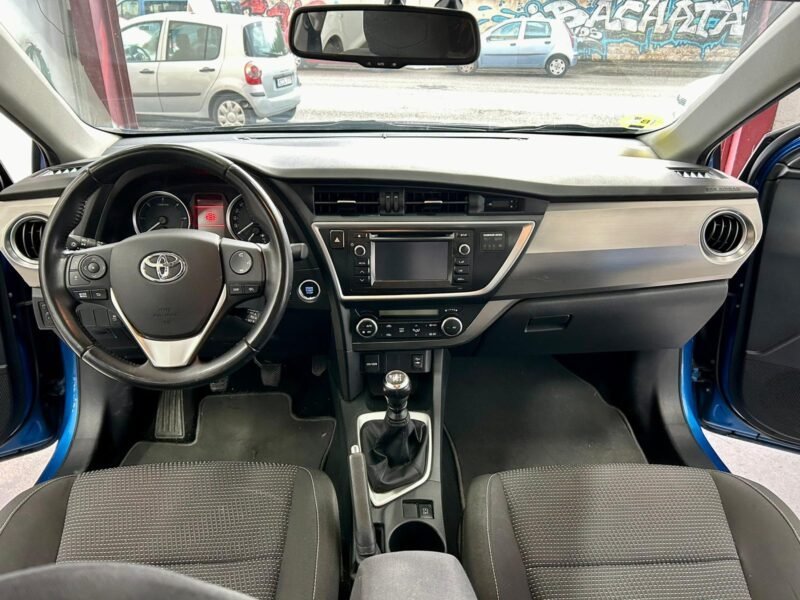 TOYOTA AURIS 2.0