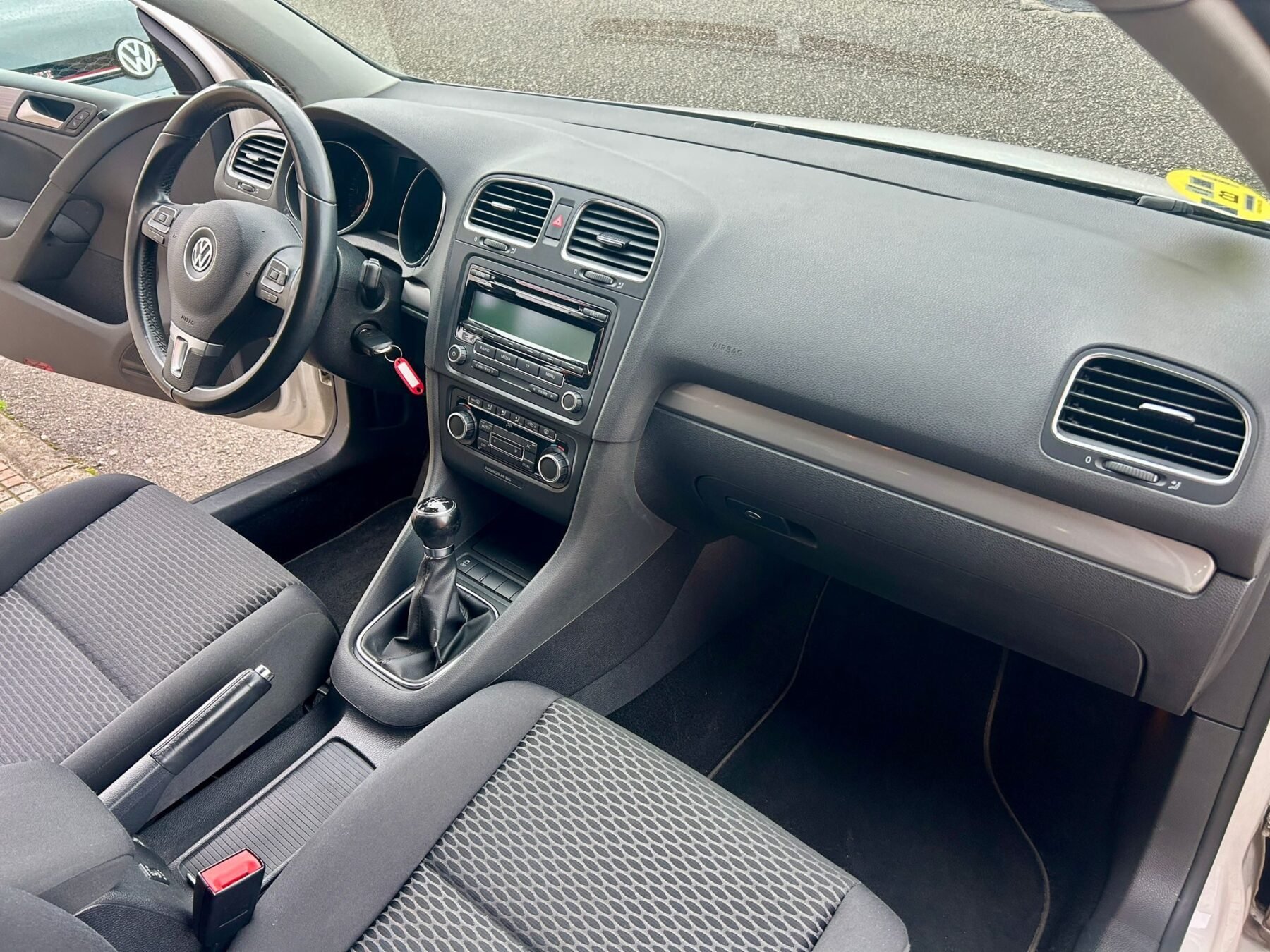 VOLKSWAGEN Golf VI 1.6 TDI ADVANCE BLUE MOTION