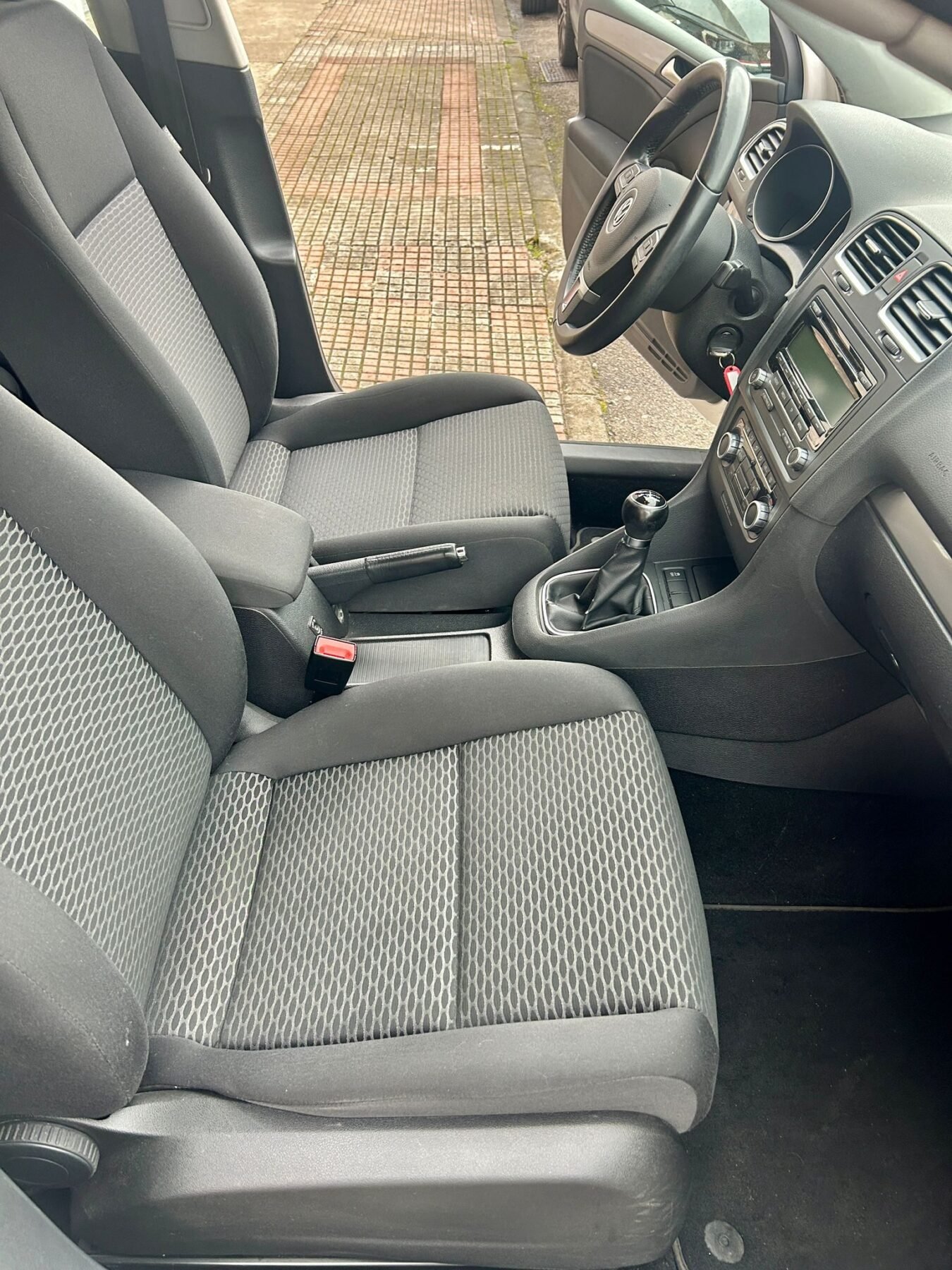 VOLKSWAGEN Golf VI 1.6 TDI ADVANCE BLUE MOTION