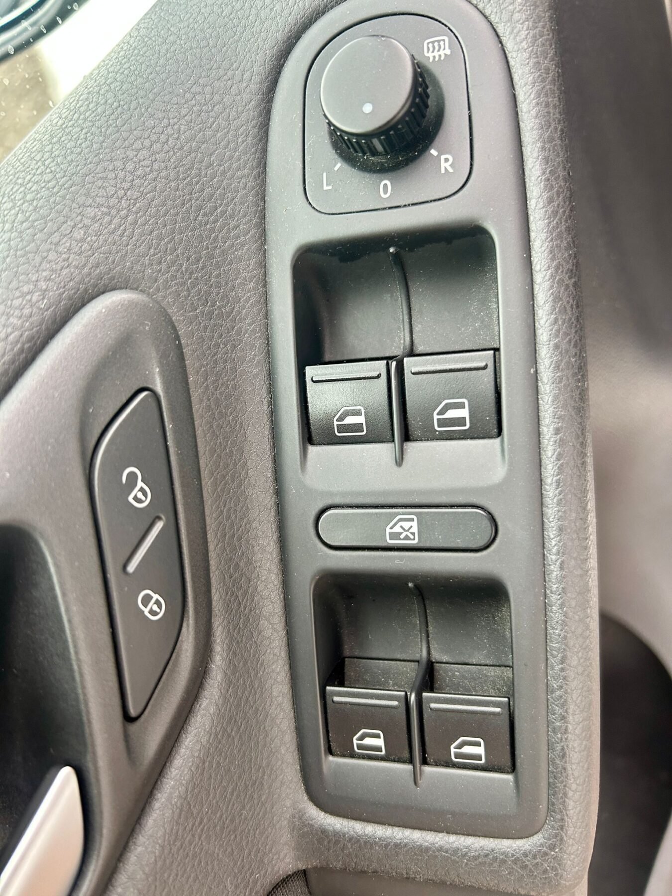 VOLKSWAGEN Golf VI 1.6 TDI ADVANCE BLUE MOTION