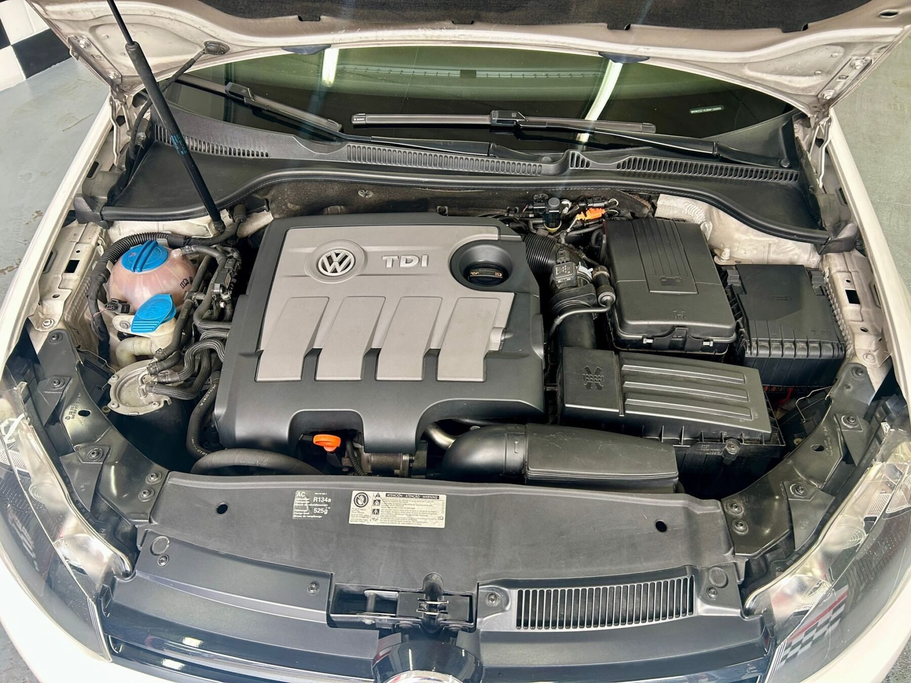 VOLKSWAGEN Golf VI 1.6 TDI ADVANCE BLUE MOTION