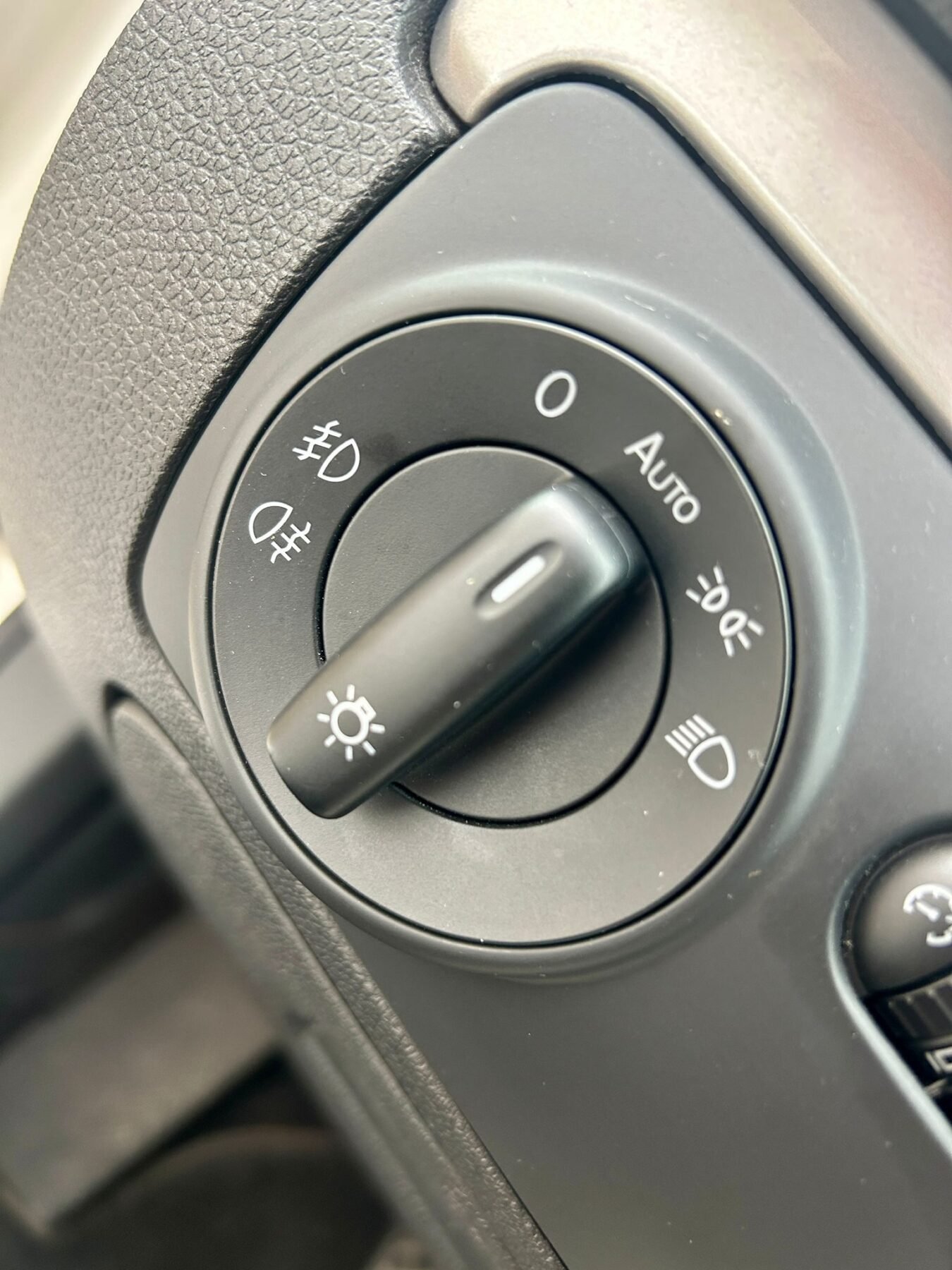 VOLKSWAGEN Golf VI 1.6 TDI ADVANCE BLUE MOTION