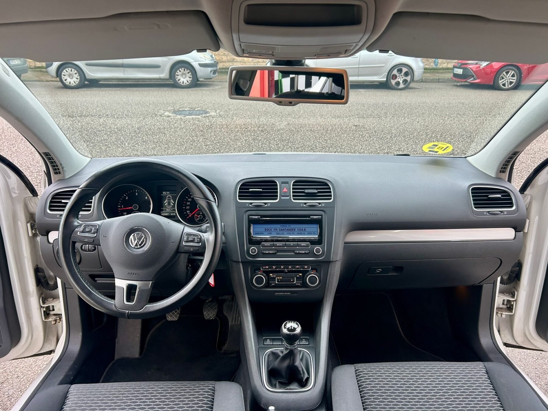 VOLKSWAGEN Golf VI 1.6 TDI ADVANCE BLUE MOTION