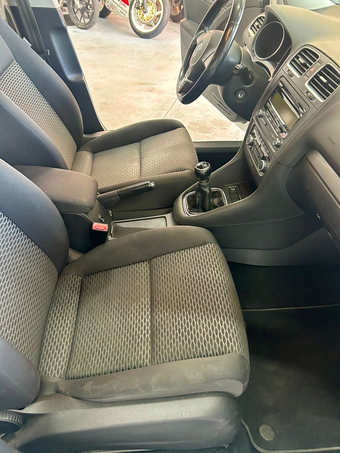 VOLKSWAGEN GOLF VI 1.6 TDI ADVANCE BLUE MOTION