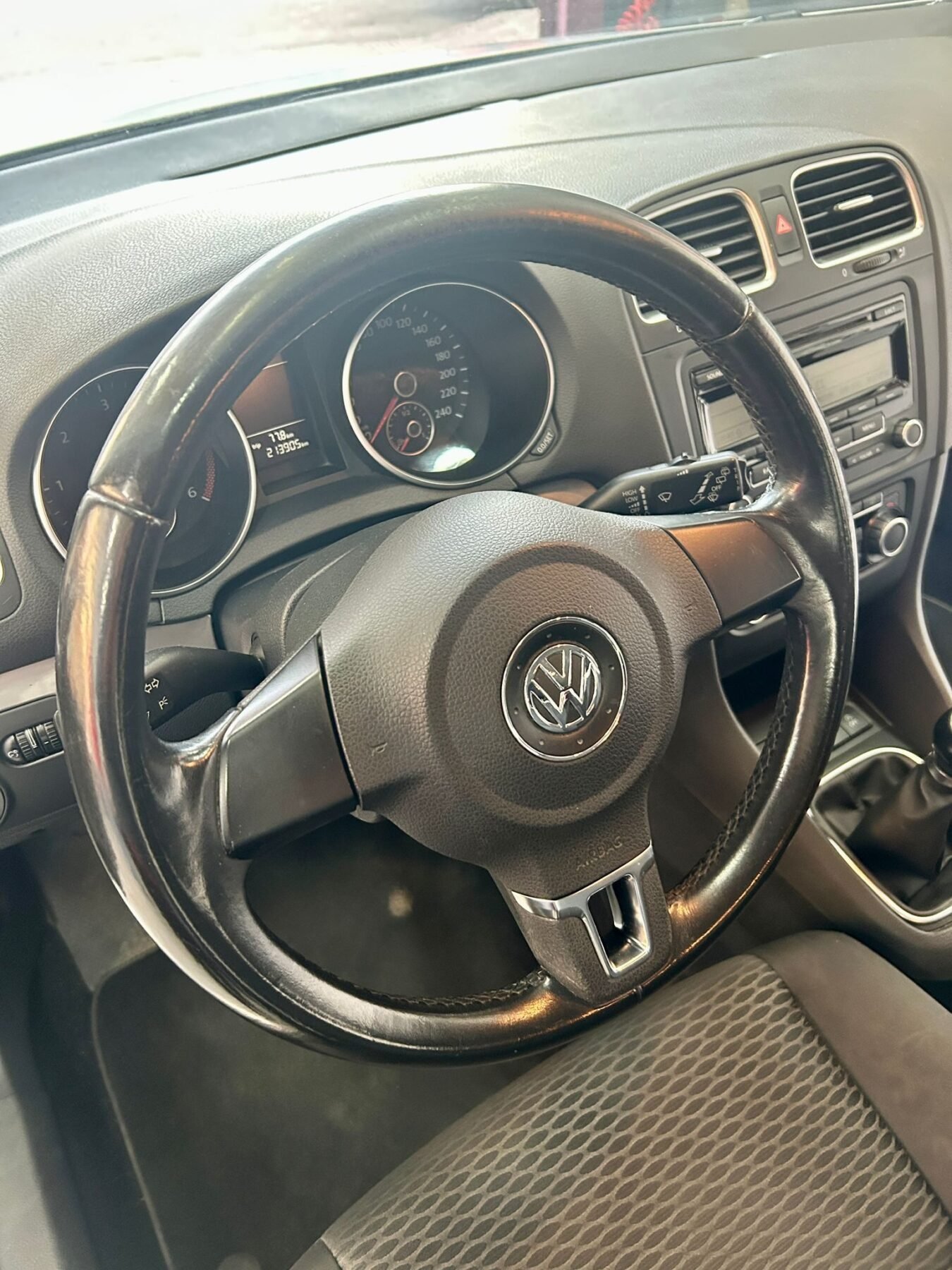 VOLKSWAGEN GOLF VI 1.6 TDI ADVANCE BLUE MOTION