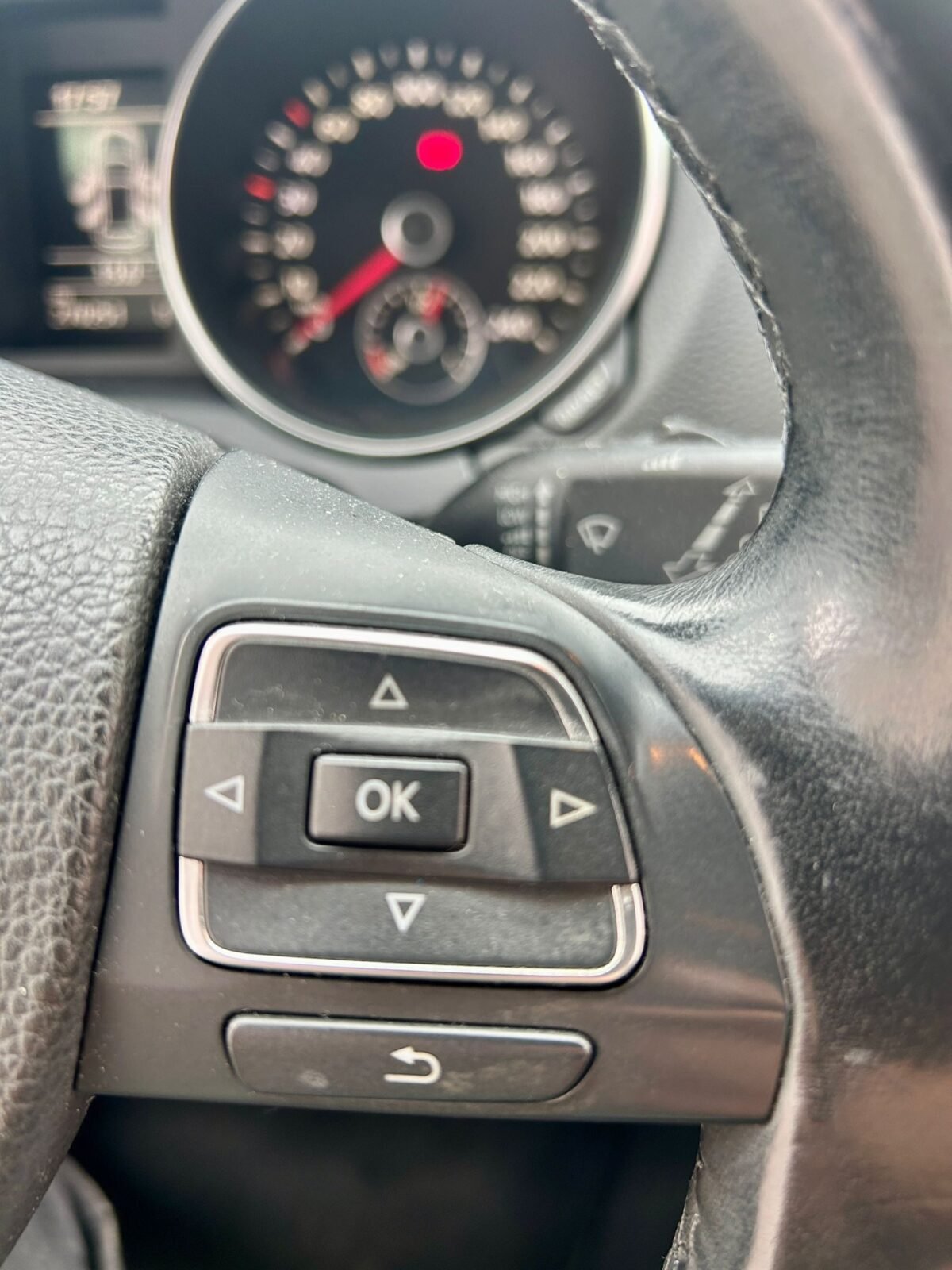 VOLKSWAGEN GOLF VI 1.6 TDI SPORT