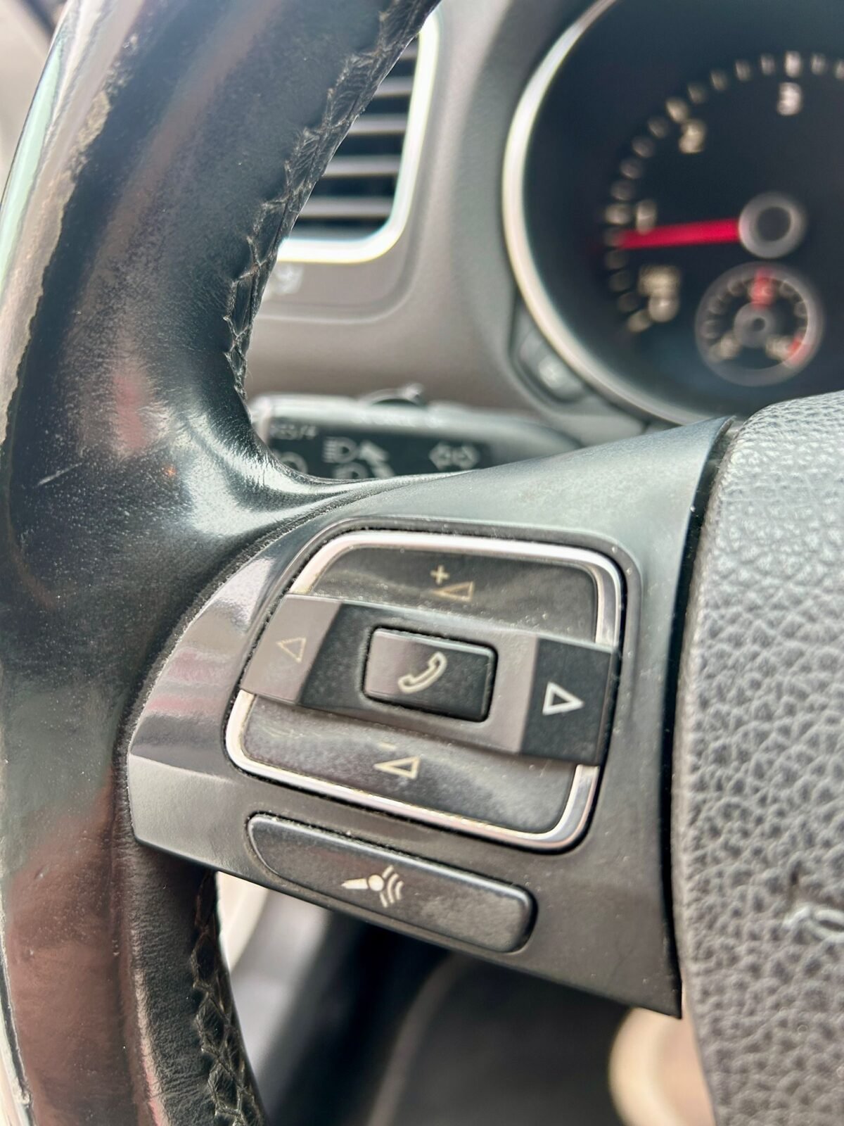 VOLKSWAGEN GOLF VI 1.6 TDI SPORT