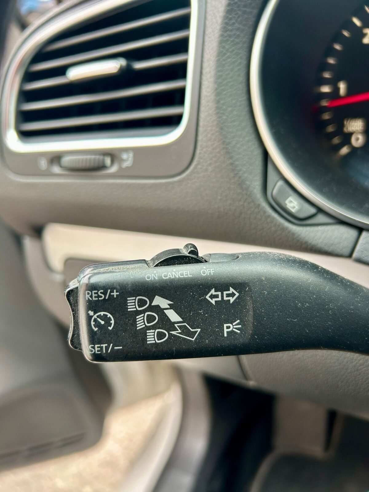 VOLKSWAGEN GOLF VI 1.6 TDI SPORT