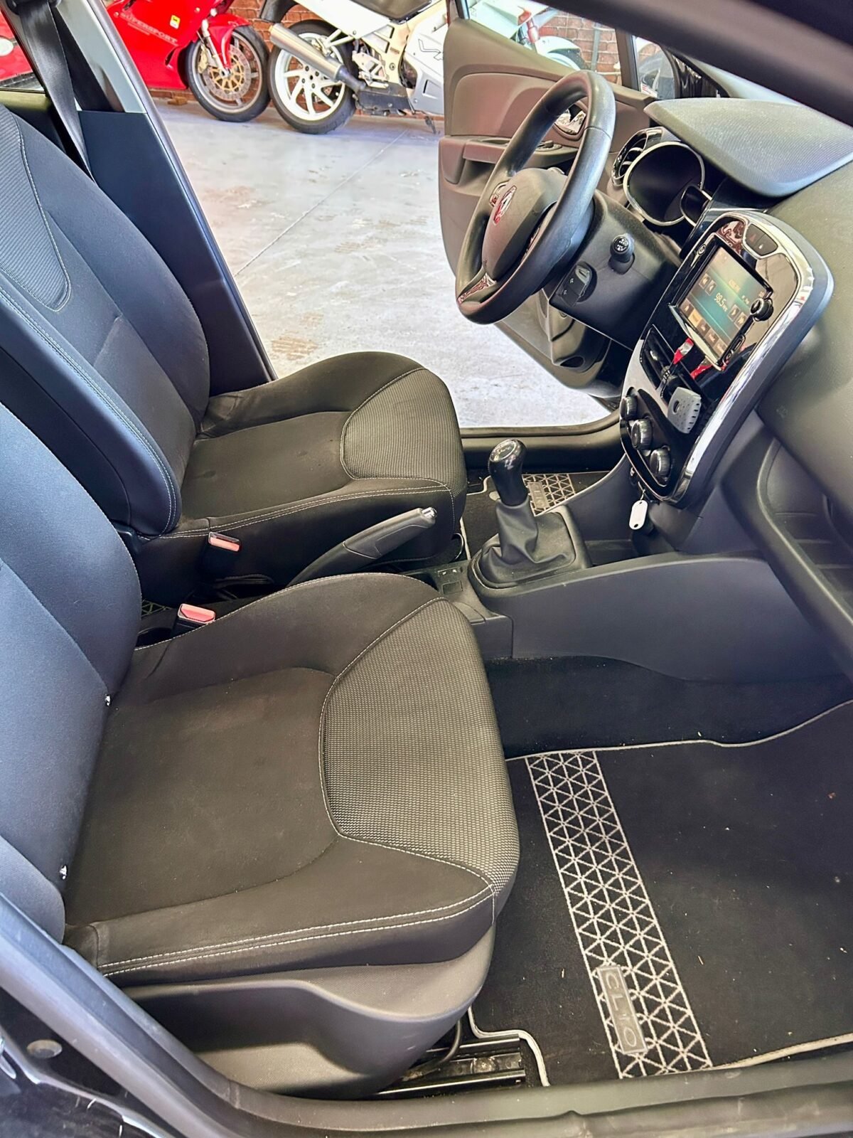 RENAULT CLIO III 1.5 DCI